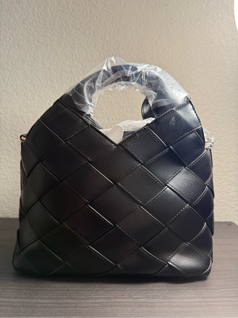 NWOT BLACK DIAMOND WOVEN SHOULDER BAG - Picture 2 of 7